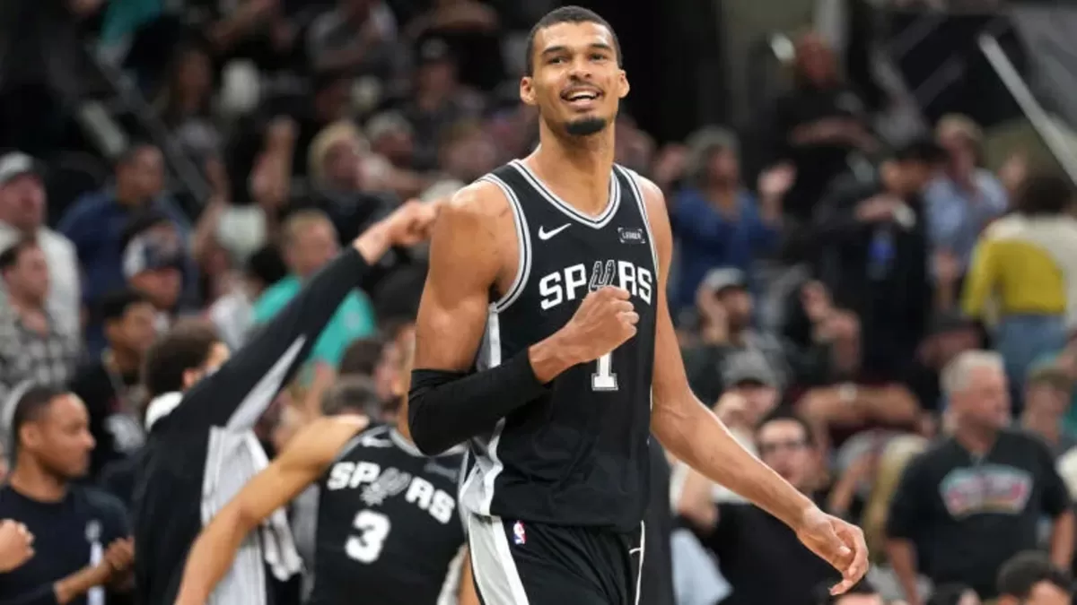 Bintang muda San Antonio Spurs, Victor Wembanyama, secara terbuka menyatakan ambisinya untuk meraih gelar MVP NBA musim ini. Ia ingin akhir musim tidak ada perdebatan lagi. (Imagn Images)