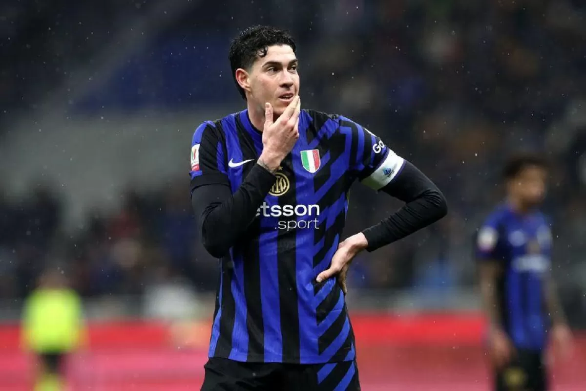 Alessandro Bastoni dari Inter menjadi target perburuan utama Barcelona di bursa transfer musim panas.