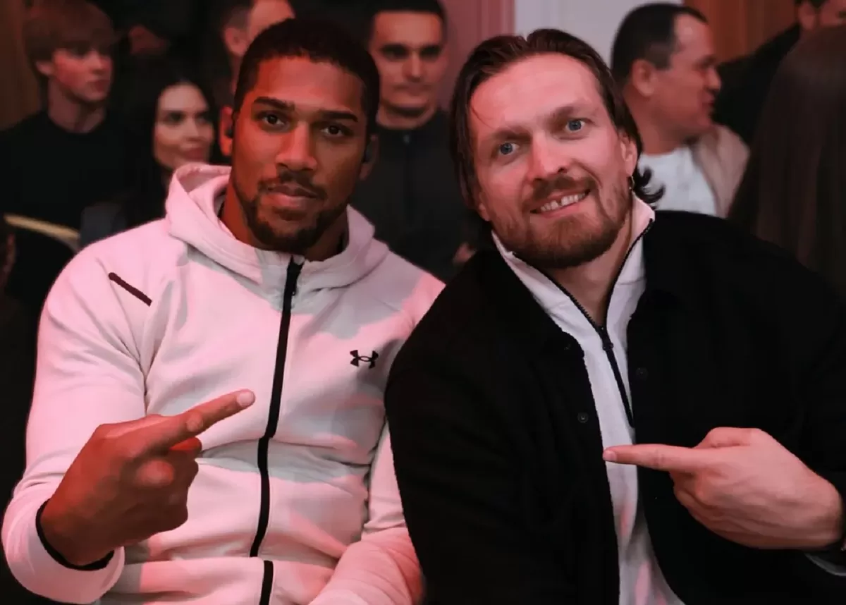 Dulu bertarung di atas ring, kini Oleksandr Usyk danAnthony Joshua bersahabat. (Instagram @usykaa)