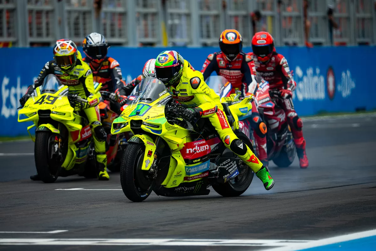 Skuat Pertamina Enduro VR46 Racing Team (kuning) saat jalani sesi latihan di GP Brasil (VR46 Racing Team)