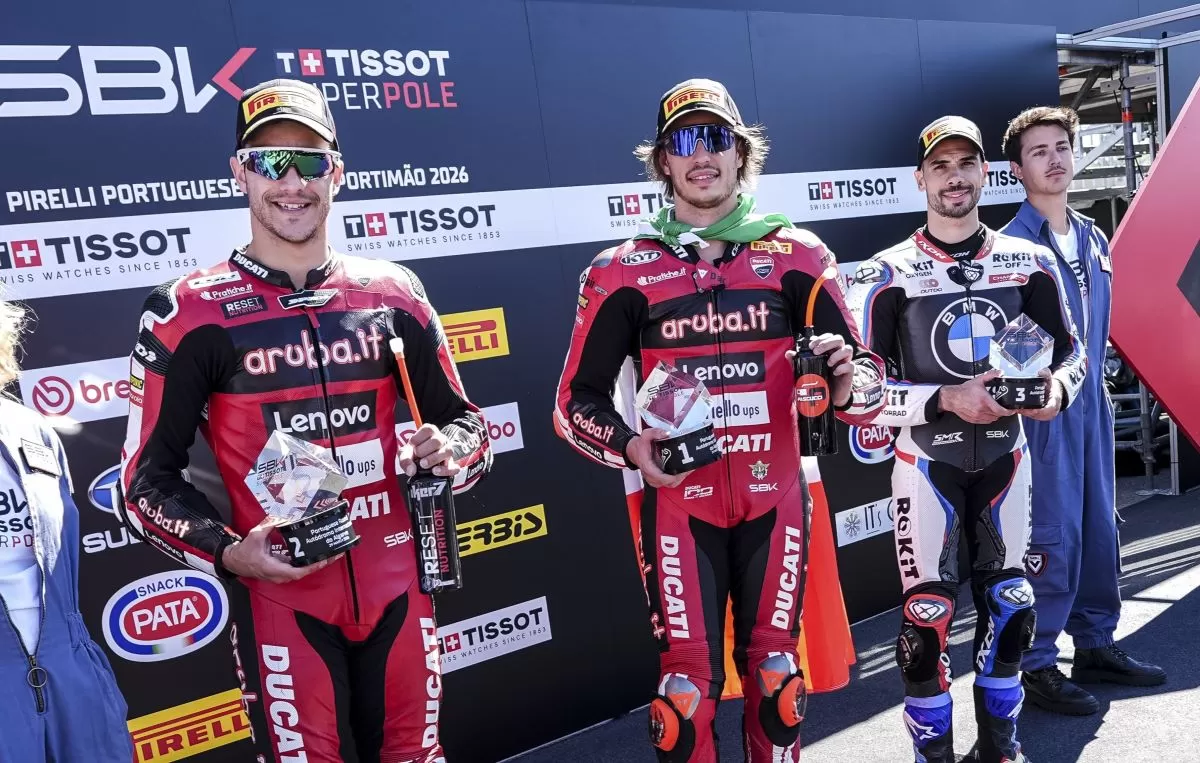 Nicolo Bulega (tengah) raih podium pertama Superpole Race WorldSBK Portugal. (WorldSBK)