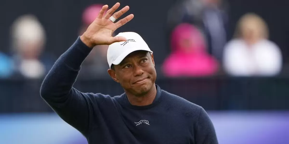 Legenda golf Tiger Woods terlibat dalam kecelakaan tergulingnya dua kendaraan di Florida.