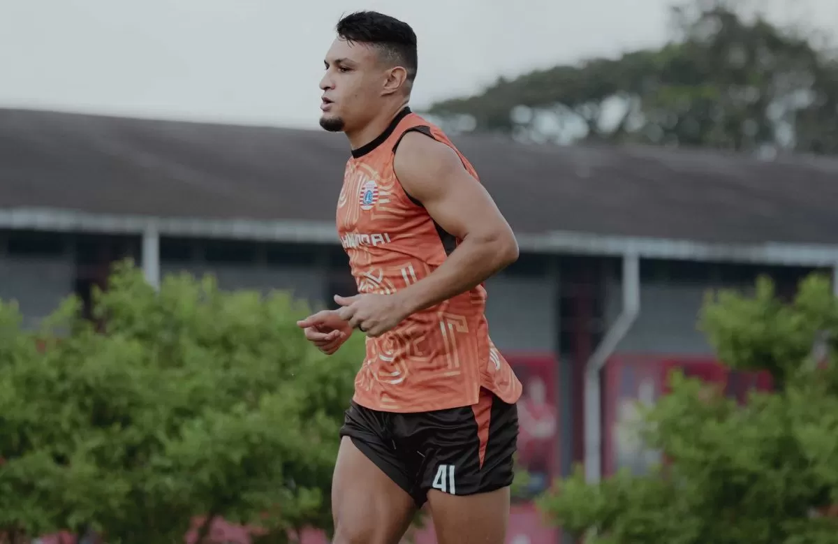 Alaaeddine Ajaraie kembali berlatih di Persija Training Ground. (Persija)