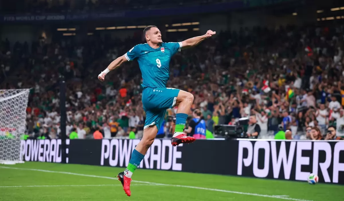 Ali Al-Hamadi cetak gol pertama Irak ke gawang Bolivia. (FIFA)