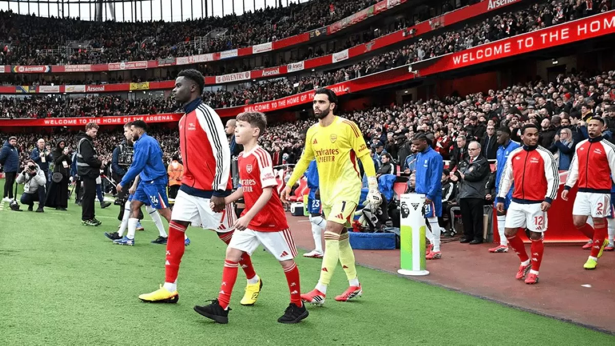 Skuat Arsenal memasuki lapangan. (Arsenal)