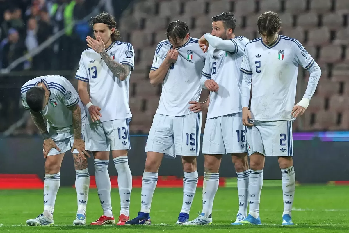 Timnas Italia kembali terkena kutukan Piala Dunia setelah disingkirkan Bosnia pada final playoff zona Eropa.