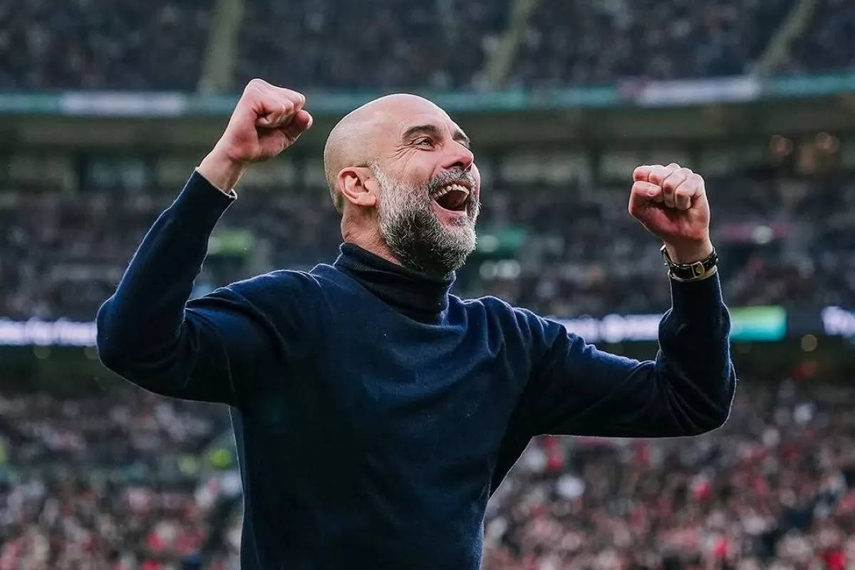 Luapan kegembiraan Pep Guardiola usai Manchester City memenangkan Carabao Cup.  (@mancity)