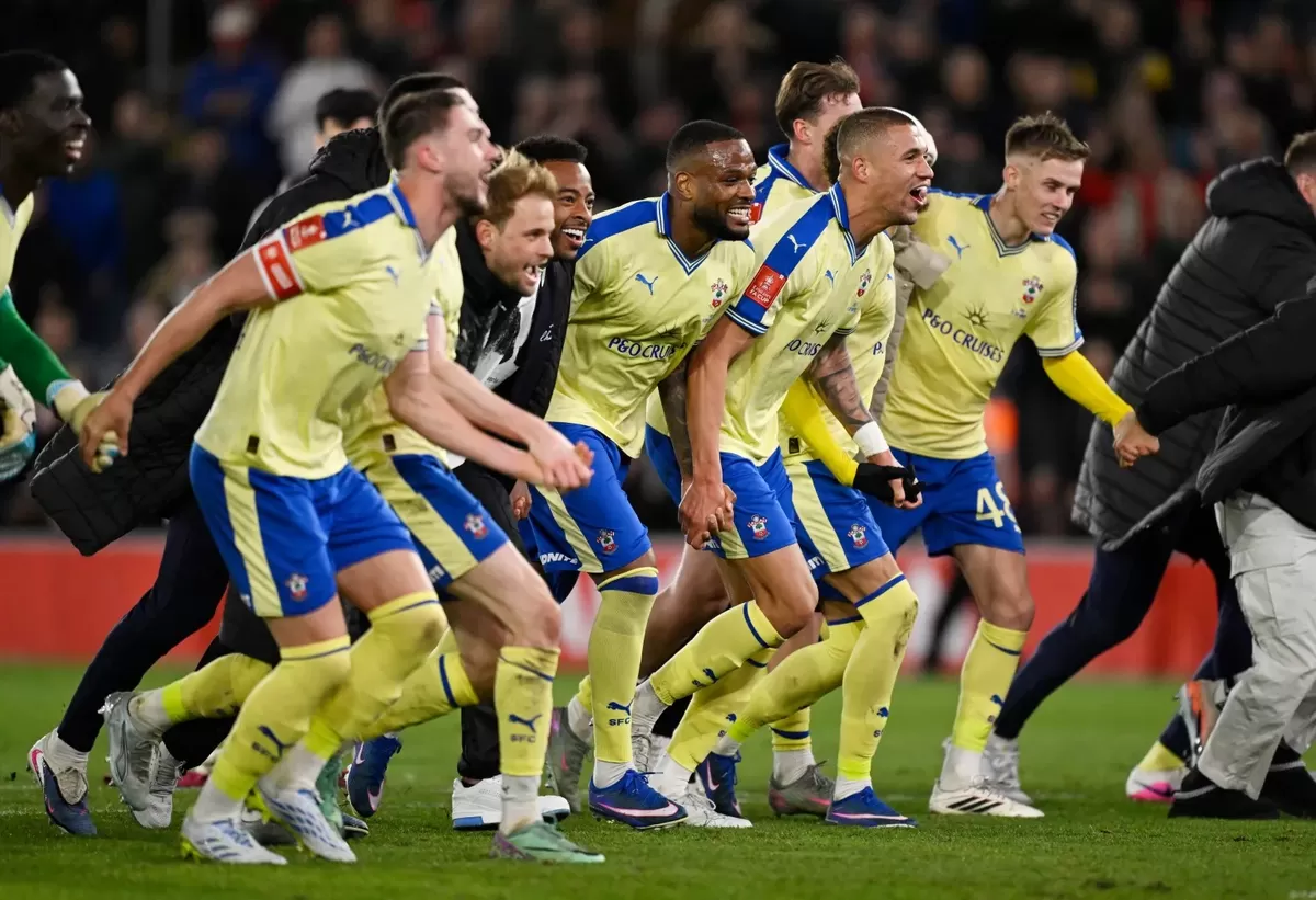 Pemain Southampton merayakan kemenangan bergengsi atas Arsenal di Piala FA.