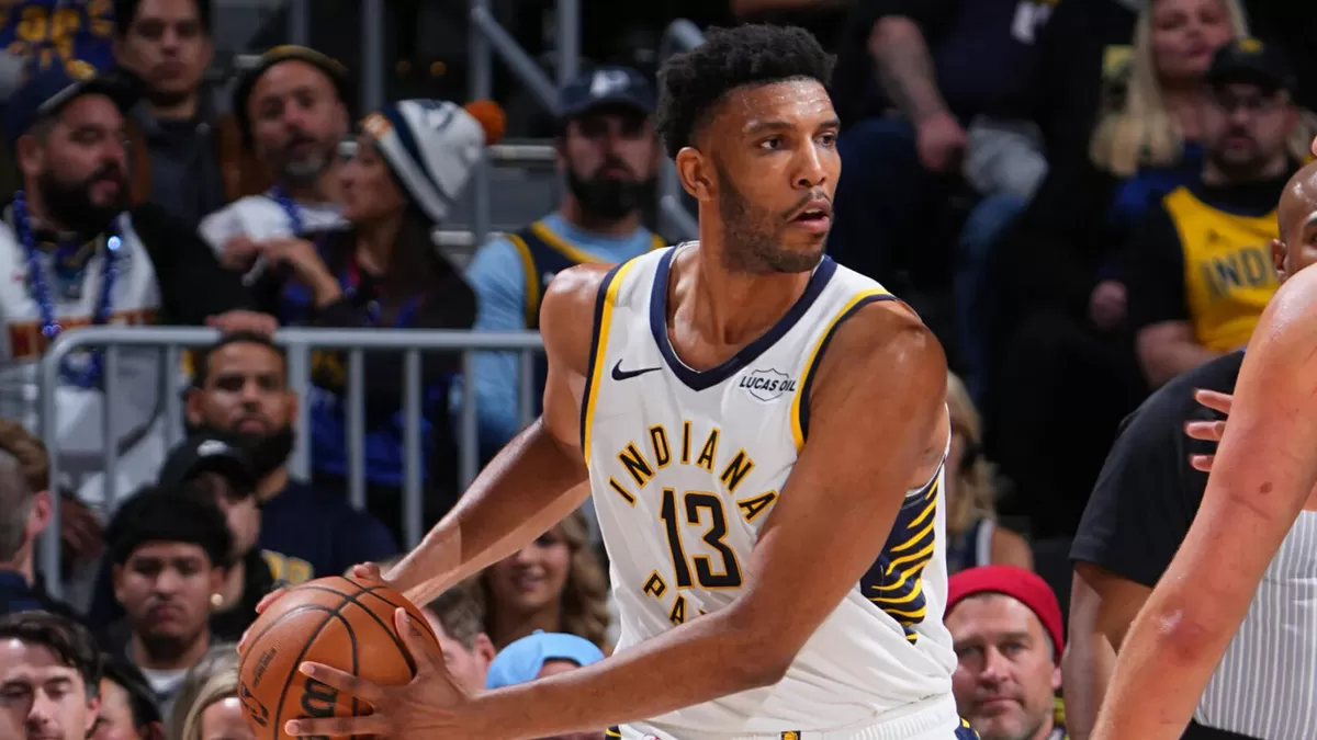 Tony Bradley mencetak rata-rata 4,0 poin dan 2,8 rebound dalam 38 pertandingan bersama Indiana musim ini. Jelang playoff NBA 2026, ia direkrut Atlanta Hawks.  (Getty Images)