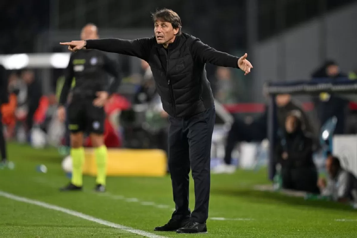 Antonio Conte berterima kasih kepada Napoli yang porak-poranda.