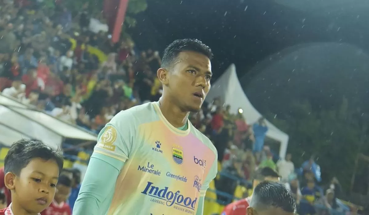 Kiper Persib Teja Paku Alam catat rekor baru clean sheet musim ini. (Persib/Sutanto)