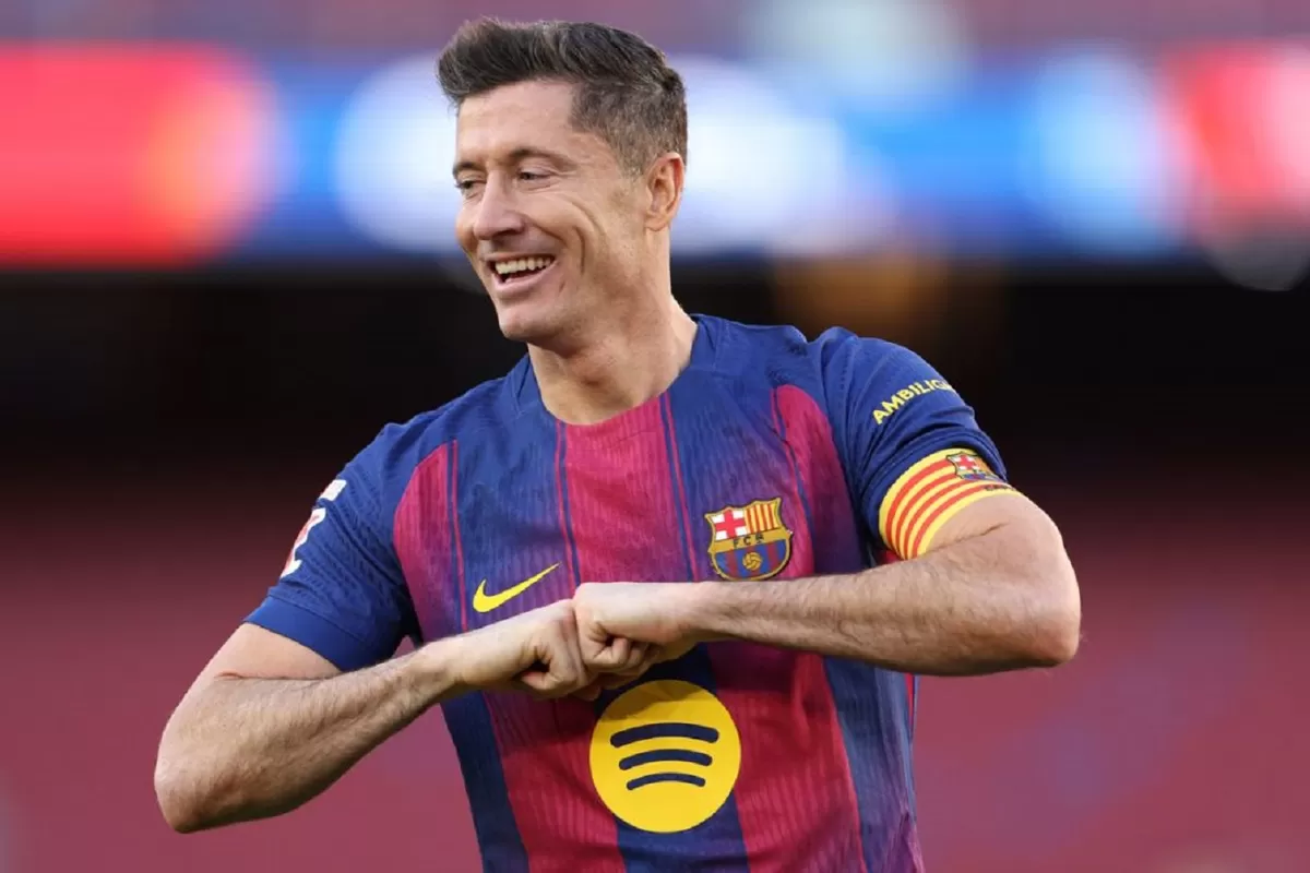 Lewandowski tersedia dengan status bebas transfer dari Barcelona.