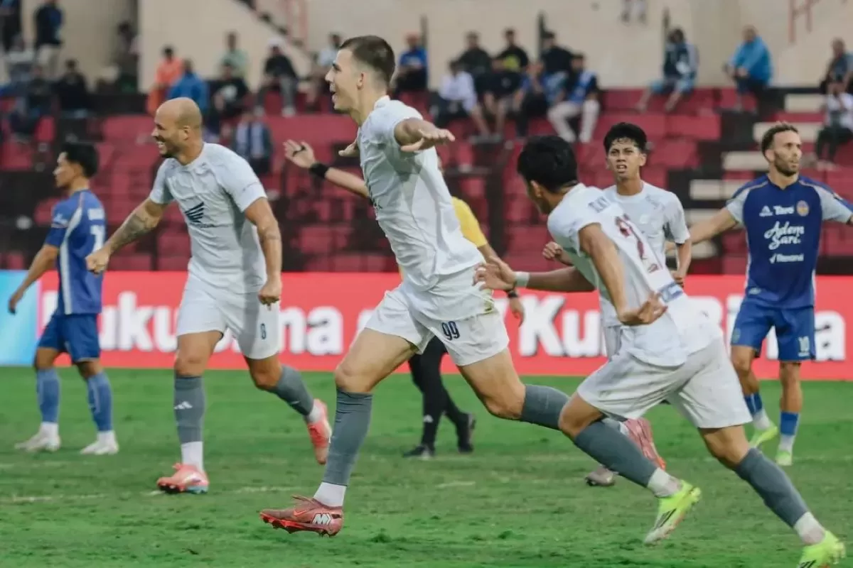 Selebrasi gol Luca Cumic ke gawang PSIM Yogyakarta di pekan ke-27 Super League 2025/26. (@psm_makassar)