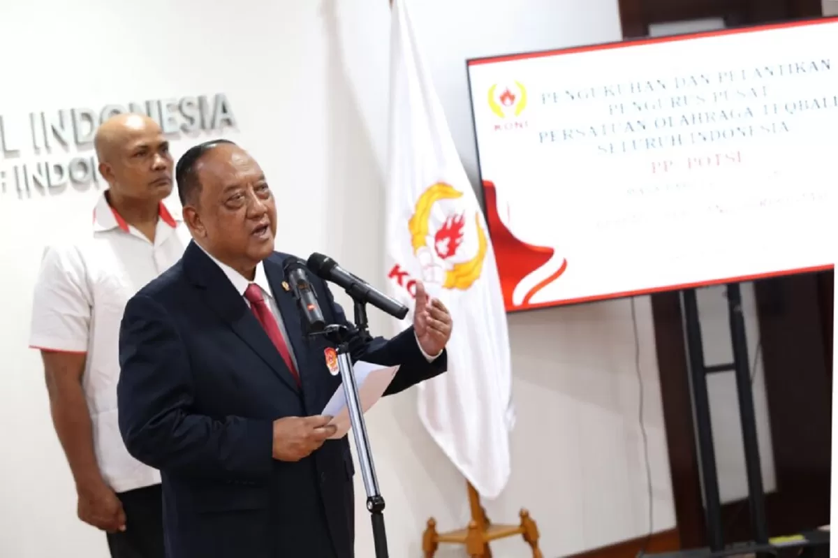 Marciano Norman usai mengukuhkan dan melantik Ketum Pengurus Pusat Persatuan Olahraga Teqball Seluruh Indonesia (PP.POTSI) masa bakti 2023-2028.