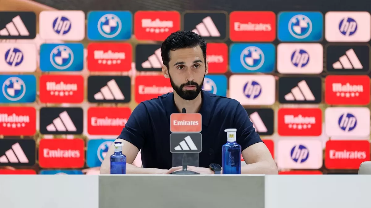 Pelatih Real Madrid Alvaro Arbeloa tumpahkan kekesalannya kepada wasit di sesi konferensi pers. (David S. Bustamante, Antonio Villalba, and Mar&iacute;a Jim&eacute;nez)