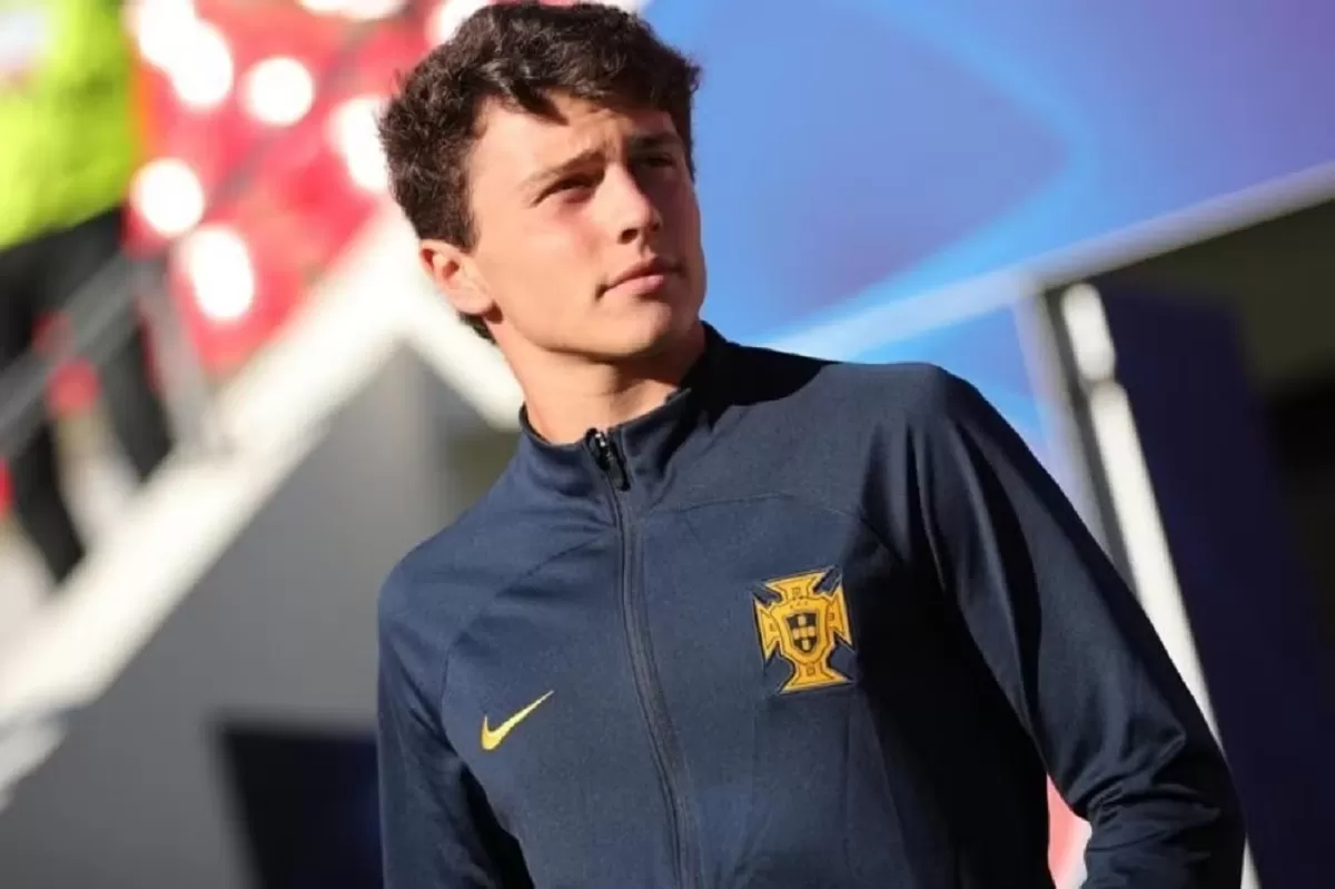Joao Neves mengabaikan Cristiano Ronaldo dan memilih dirinya sebagai pemain terbaik di tim nasional Portugal.