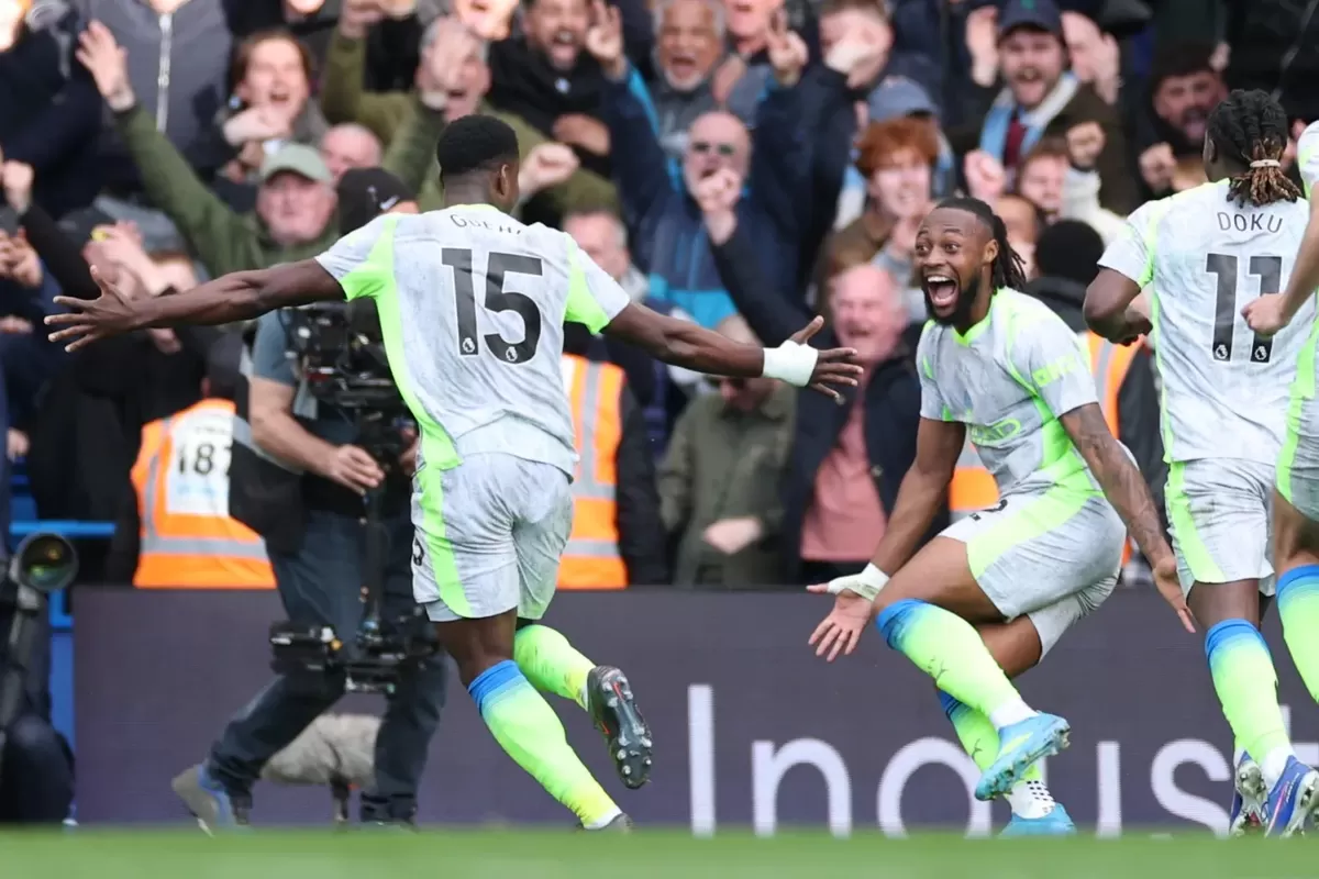 Marc Guehi mencetak gol kedua Manchester City.