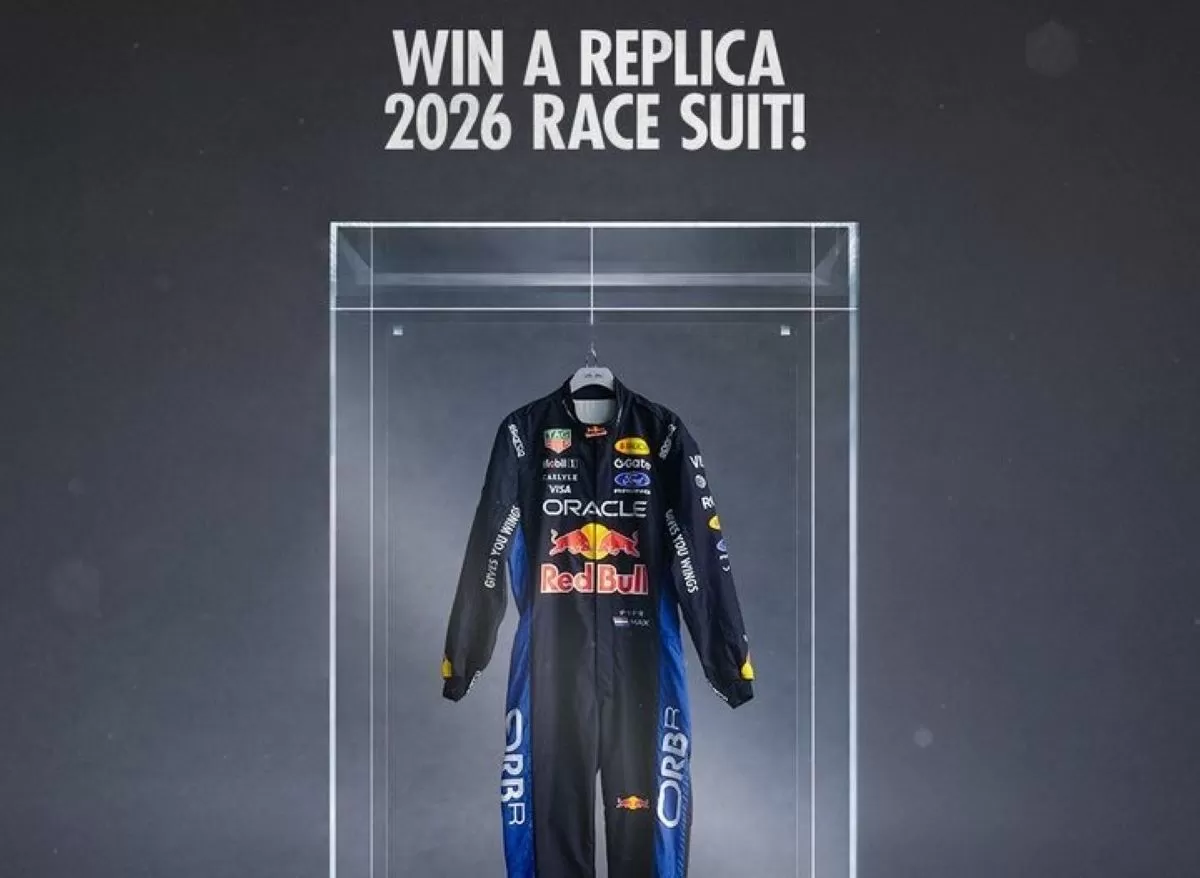 Red Bull buka kesempatan menangkan race suit Max Verstappen. (@redbullracing)