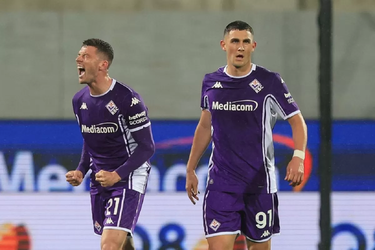  Sundulan Robin Gosens tentukan kemenangan Fiorentina atas Lazio dalam laga Serie A.