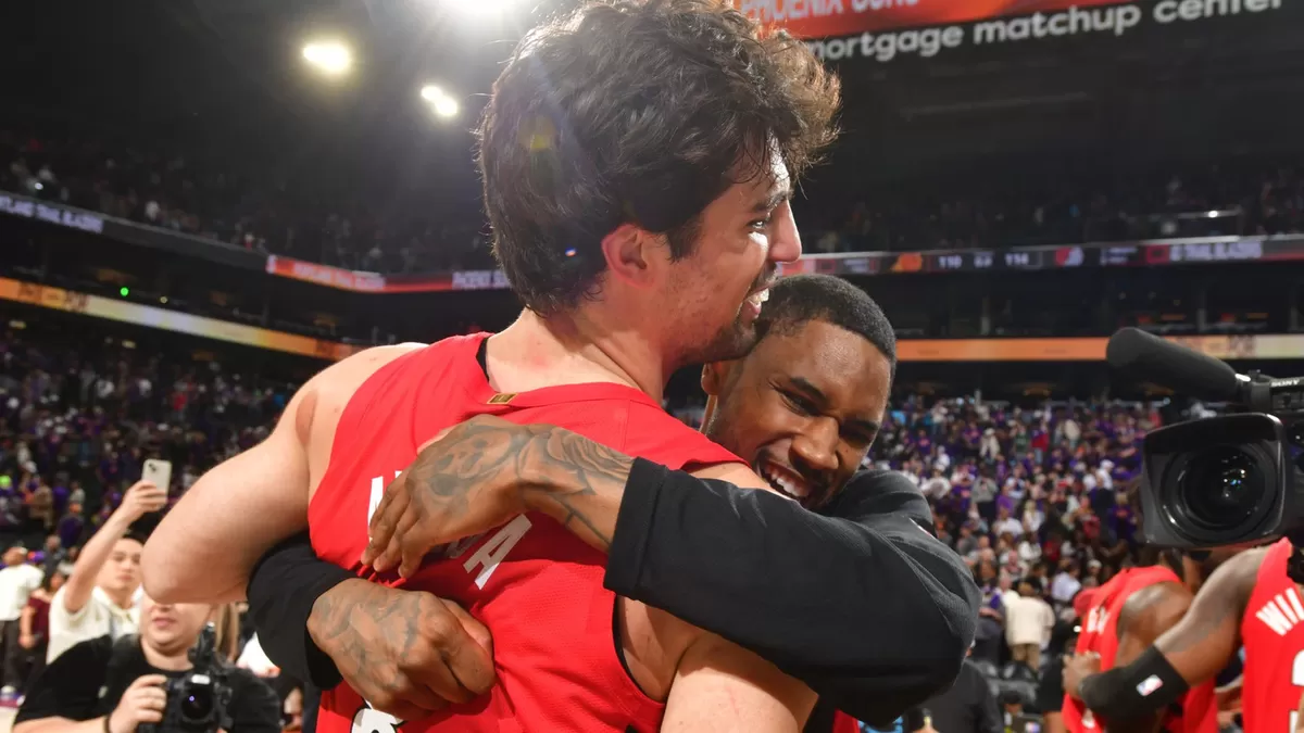 Deni Avdija mencetak 41 poin dan berhasil melakukan 3-point play krusial di menit-menit akhir untuk membawa Portland mengalahkan Phoenix untuk finis di posisi 7 Play-In NBA.   (Getty Images)