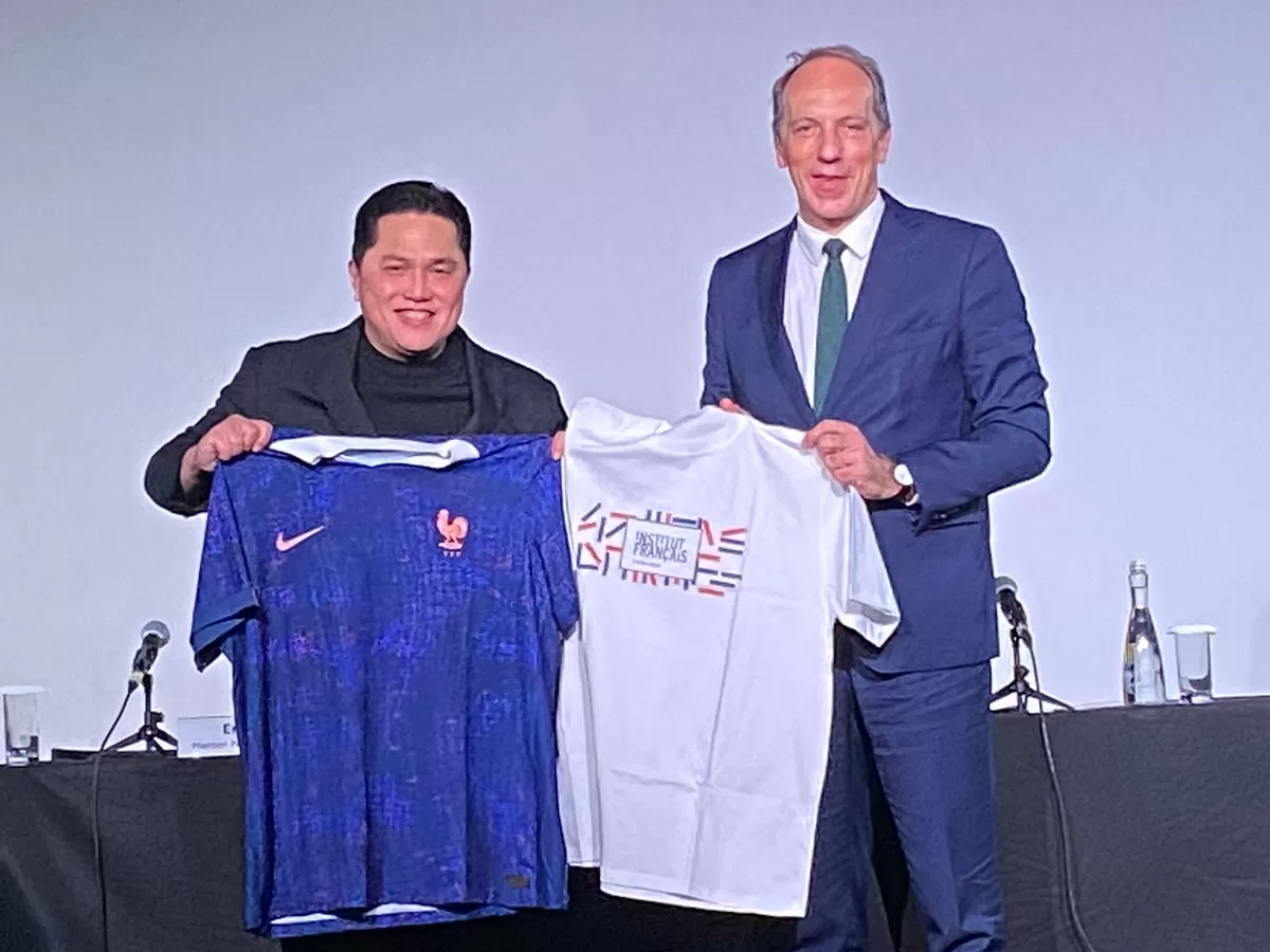 Ketua Umum PSSI, Erick Thohir bersama Kepala Internasional FFF, Ludovic Debru. (Istimewa)