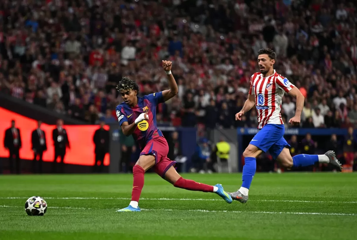 Lamine Yamal mencetak gol pembuka dengan sangat mudah untuk Barcelona.