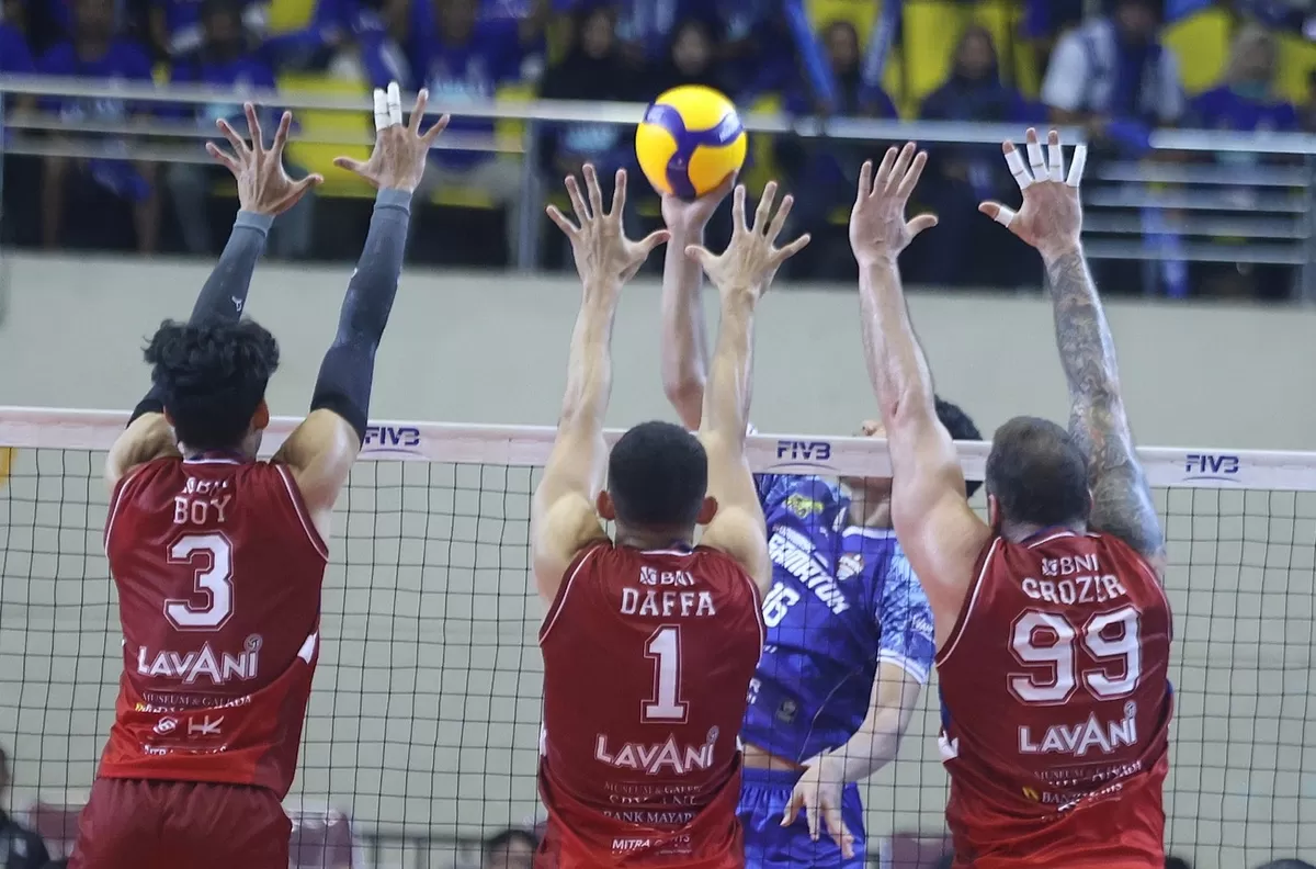 Jakarta LavAni Livin' Transmedia kian mantap di Final Four Proliga 2026 usai menang 3-0 atas Surabaya Samator, di Semarang, Kamis, 16 April 2026 . Selangkah lagi menjadi juara putaran dua. (PBVSI)