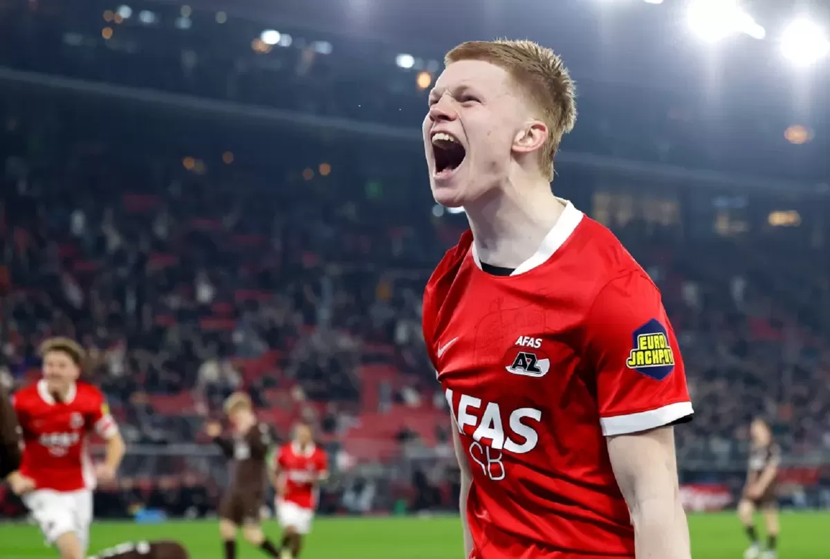 Kees Smit salah satu pemain yang dipantai Barcelona di bursa transfer musim panas.