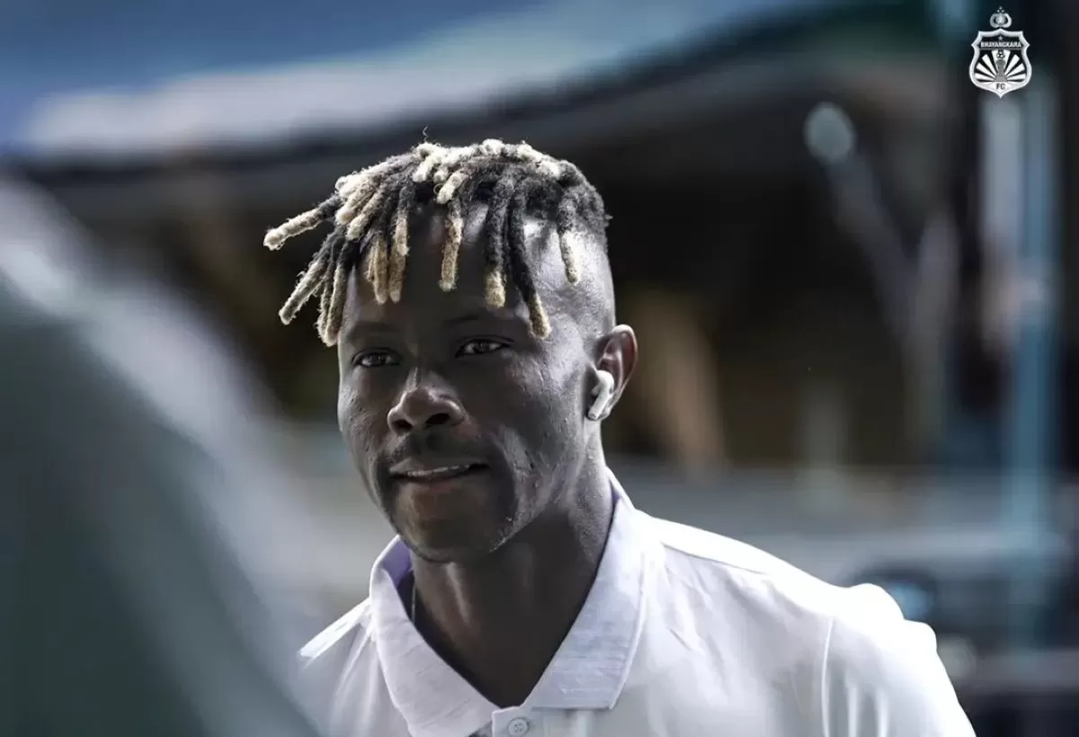 Aksi apik Moussa Sidibe bawa Bhayangkara FC ungguli PSIM Yogyakarta 2-1 di pekan ke-28 Super League 2025/26. (@bhayangkarafc)