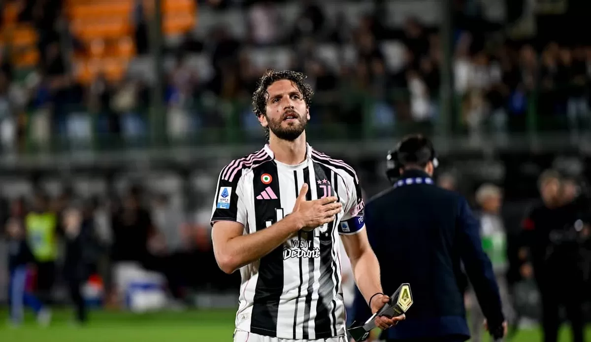 Manuel Locatelli bertahan di Juventus dengan kontrak baru hingga 2030. (Juventus)