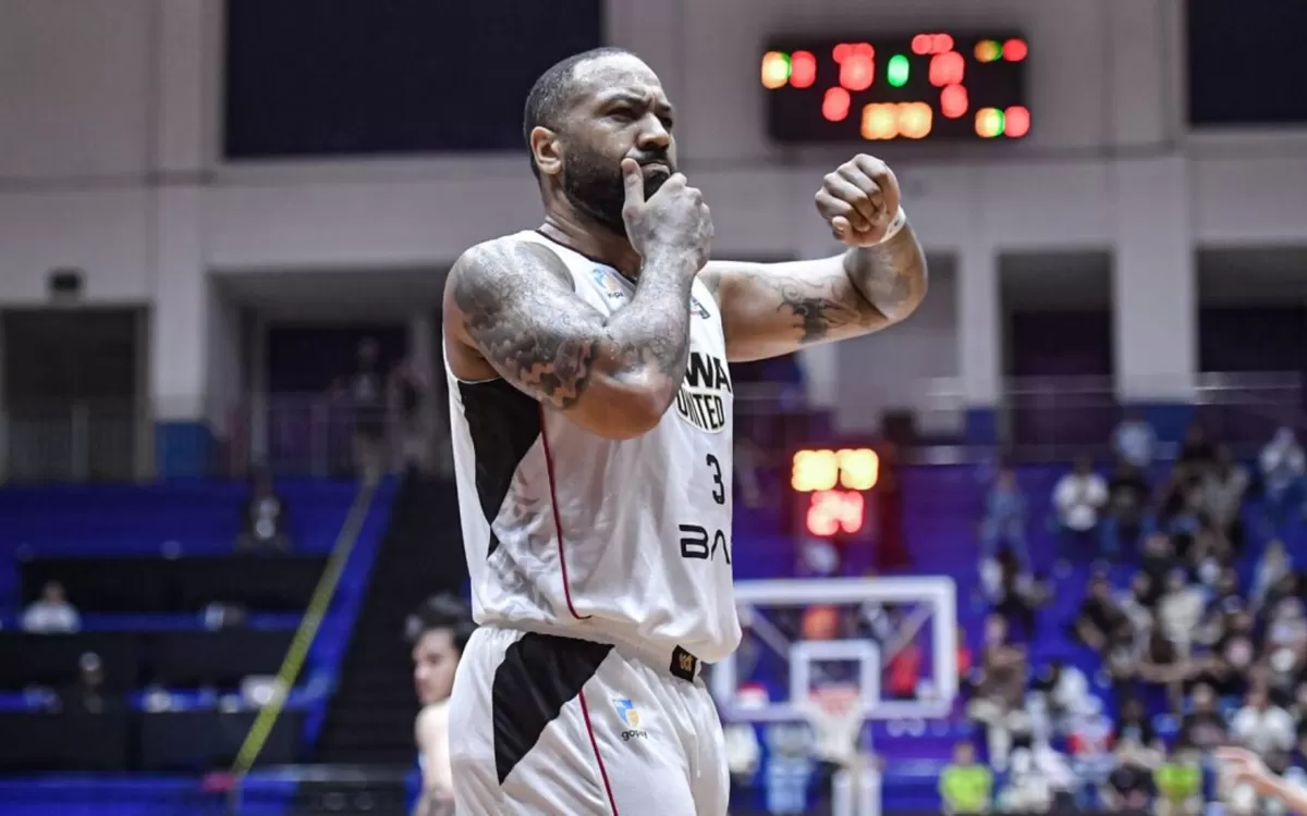 Pemain Dewa United, Troy Gillenwater jadi motor kemenangan timnya atas Hangtuah di GOR Ciracas, Minggu, 19 April 2026.  (IBL Indonesia)