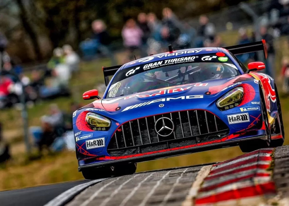 Aksi Max Verstappen di ajang balapan Nurburgring Langstrecken-Serie (NLS) pada Sabtu, 18/4/2026. (@nuerburgringls)