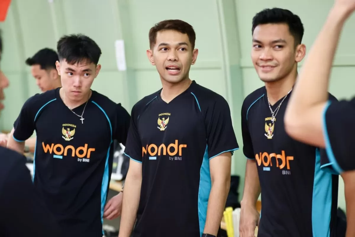 Tiga pemain spesialis ganda putra, (kiri-kanan) Nikolas Joaquin, Fajar Alfian, dan Muhammad Shohibul Fikri dalam skuad Piala Thomas Indonesia 2026. Opsi tukar pasangan di ganda terbuka dalam laga. (PBSI)