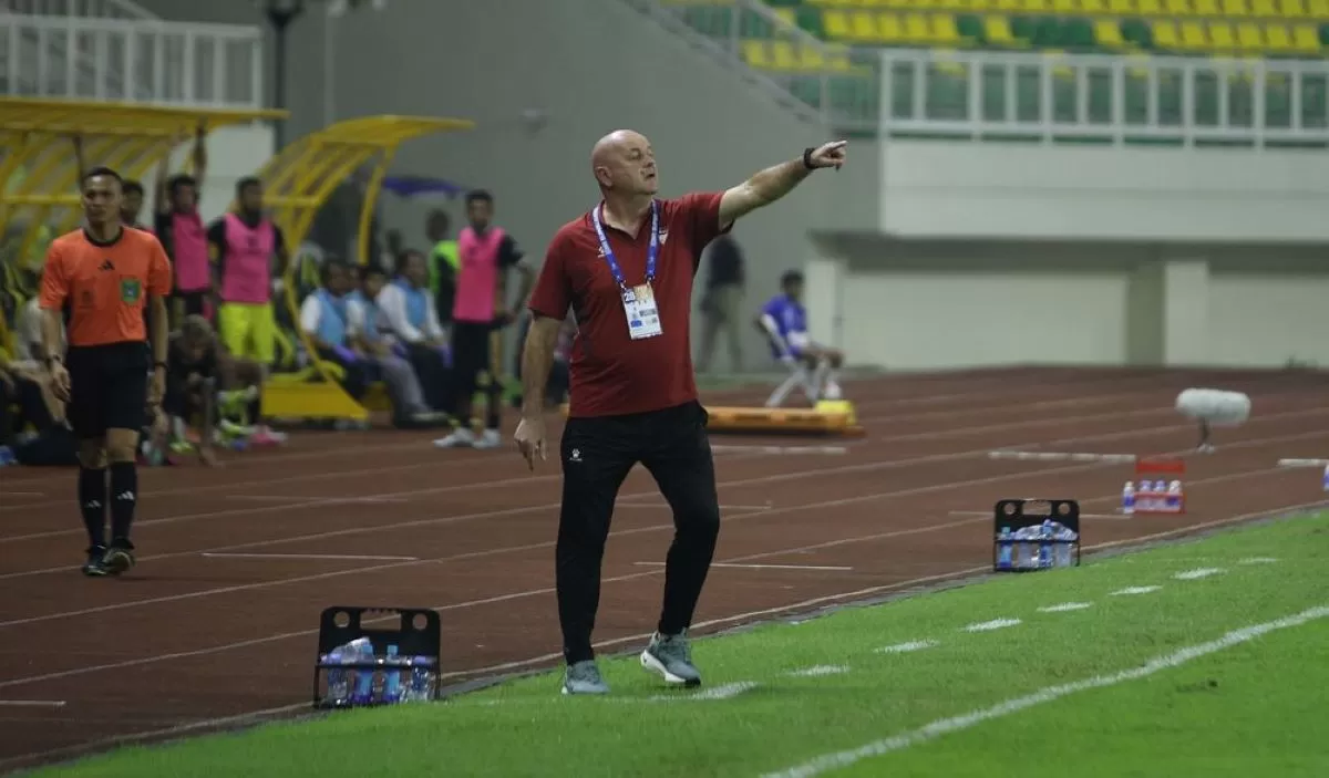 Bojan Hodak berpeluang lampaui rekor pelatih legendaris Persib Indra M. Thohir. (Persib/Nando)
