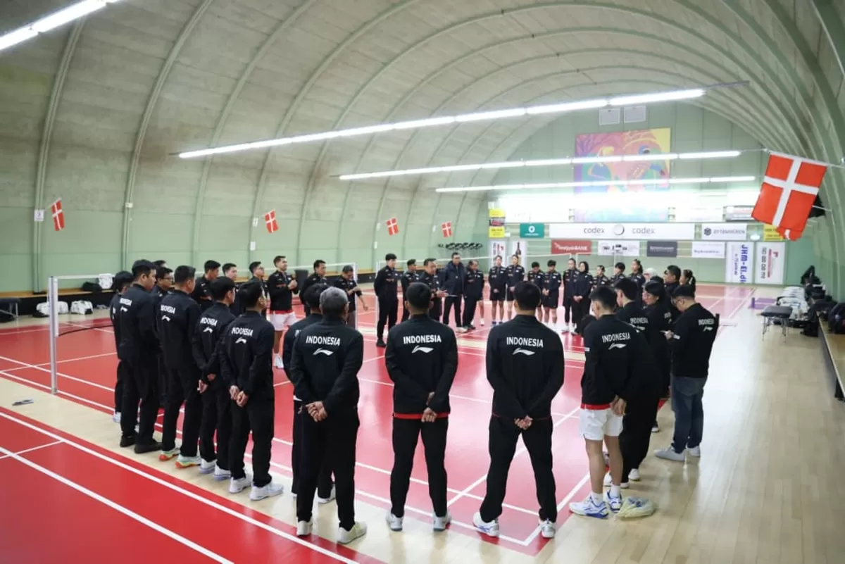 Para punggawa Tim Thomas Uber Indonesia berkumpul usai simulasi jelang dimulainya pertandingan pada 24 April mendatang. Indonesia akan menjajal lapangan pertandingan pada 22-23 April ini.  (PBSI)