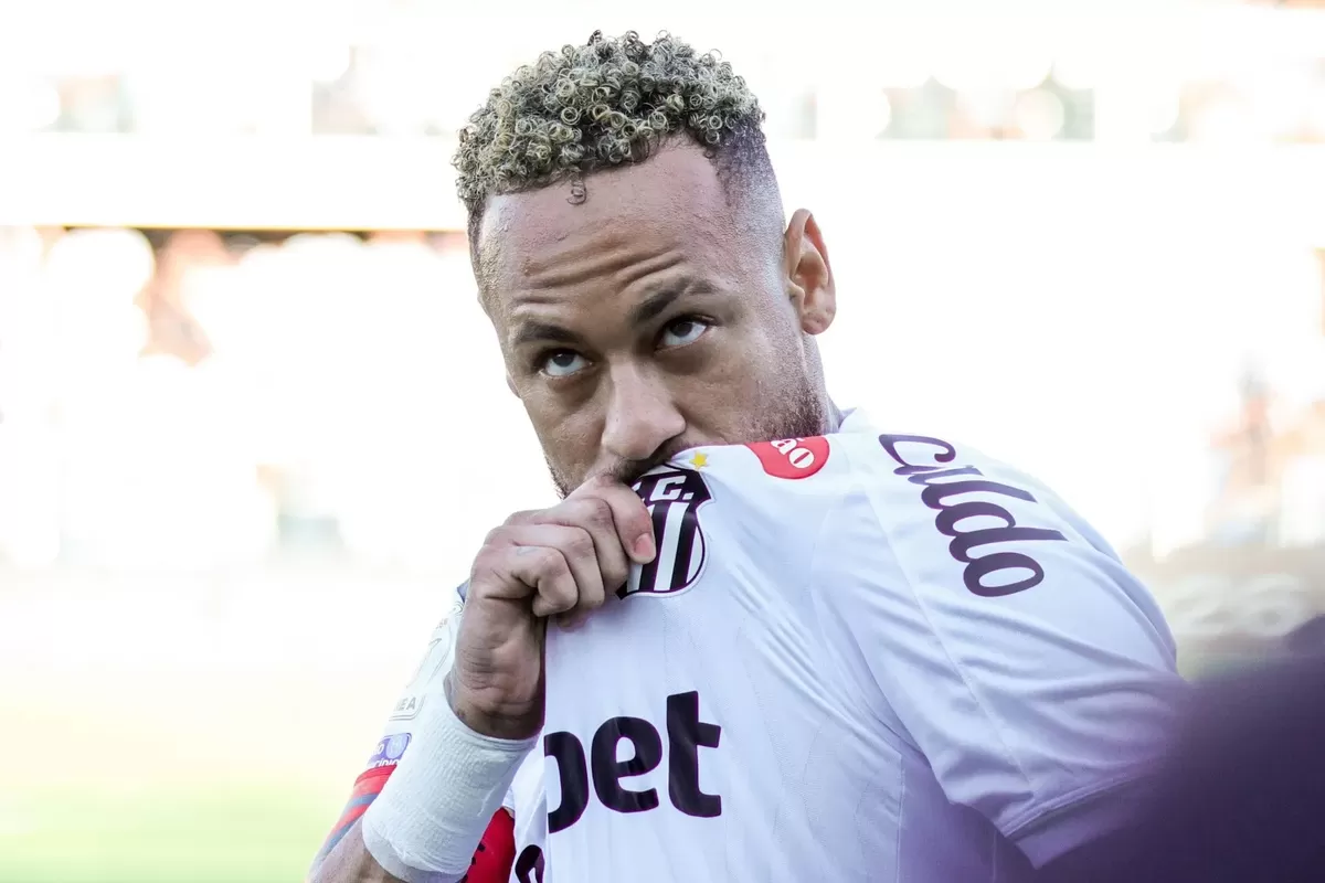 Neymar mengalami mimpi buruk saat kembali ke klub masa kecilnya, Santos.