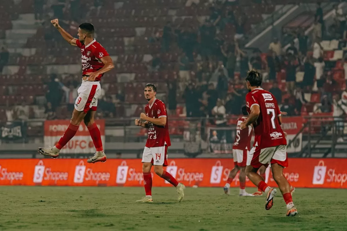 Selebrasi gol Boris Kopitovic (kiri) usai mencetak gol ke gawang Malut United FC. (Bali United FC)