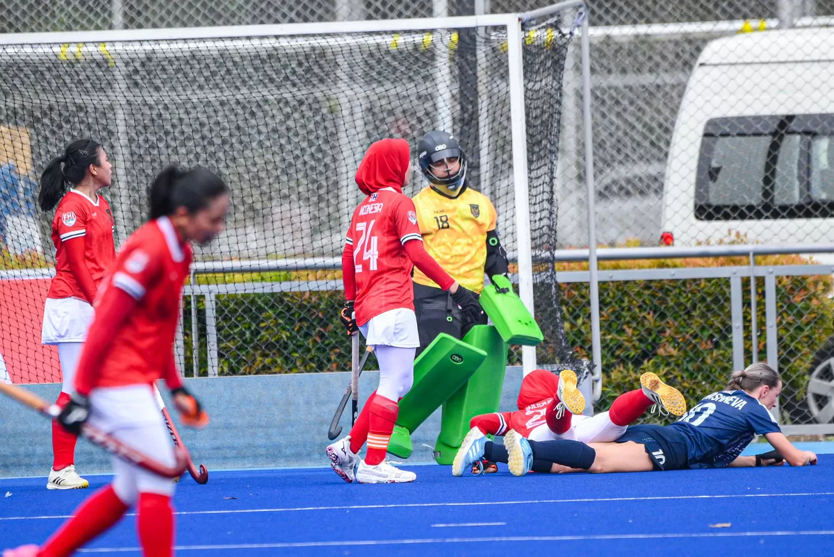 Tim Hockey Indonesia berbaring di rumput sintetis babak kualifikasi Asian Games 2026.