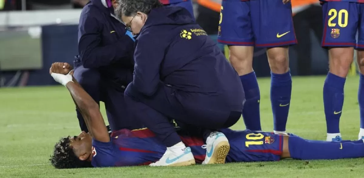Barcelona khawatir Lamine Yamal akan absen hingga akhir musim karena cedera hamstring.