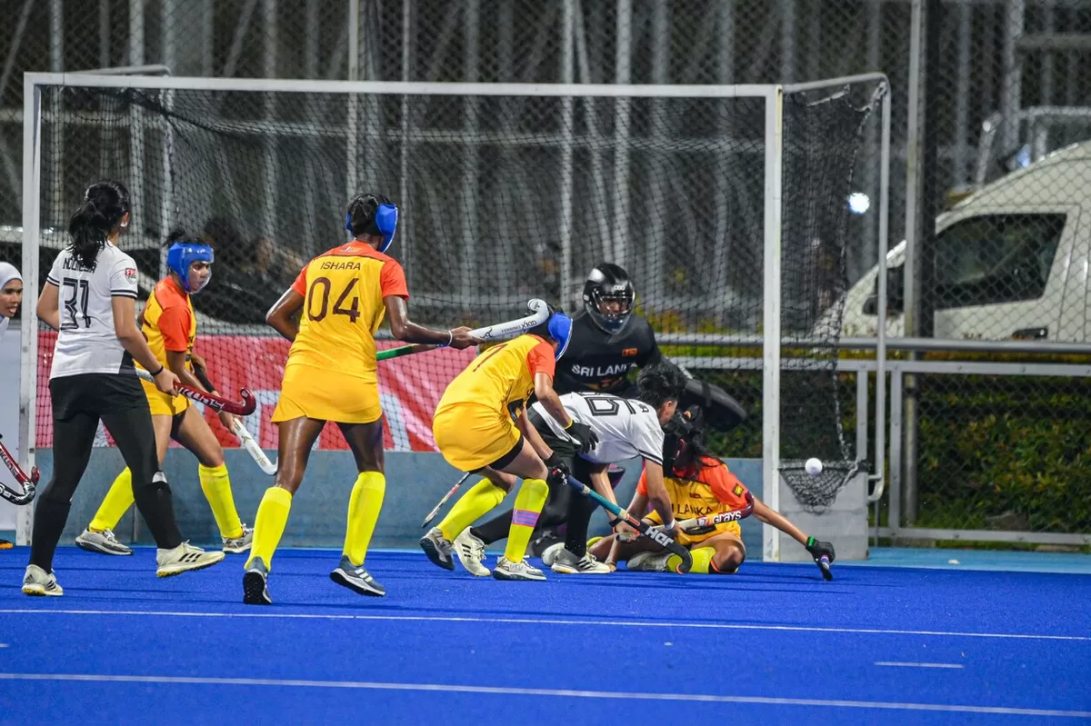 Timnas hockey field putri Indonesia saat bertanding melawan Sri Lanka di babak kualifikasi Asian Games 2026 di GBK, Jakarta, Jumat, 24 April lalu. Indonesia berhasil mengamanka tiket Asian Games 2026. (Dok. FHI)