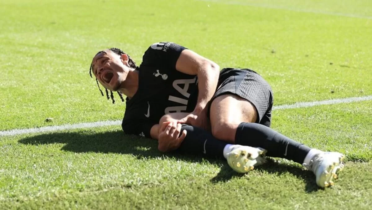 Pemain Tottenham Hotspur, Xavi Simons alami cedera ACL. (Getty Images)