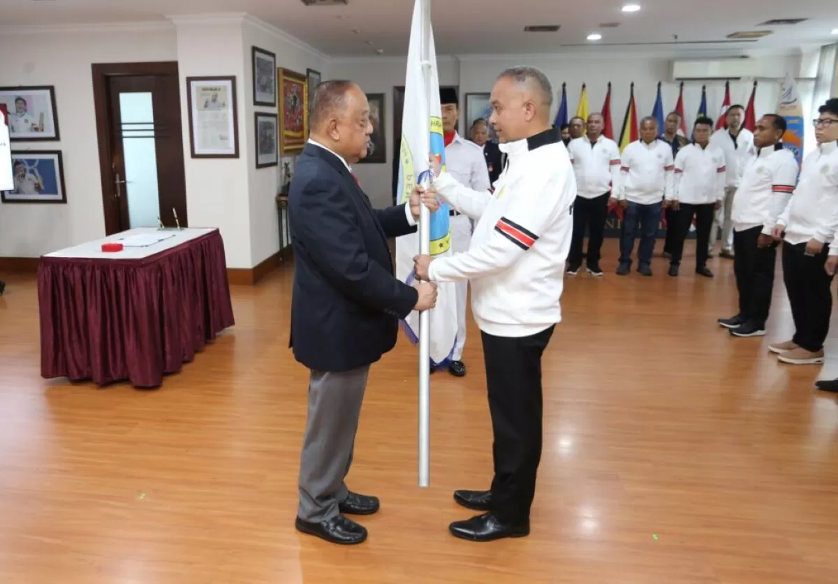 Ketum KONI Pusat mengukuhkan dan melantik Ketum PB Porserosi masa bakti 2025-2029. (KONI)