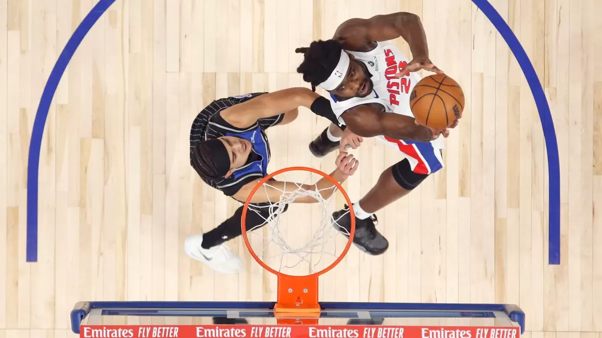 Isaiah Stewart menjadi alternatif kunci untuk Pistons di Gim 5 Playoff NBA 2026 melawan Magic. Area pertahanan Detroit terlihat lebih baik dalam seri ini saat Stewart mendapat menit main lebih banyak. (NBA)