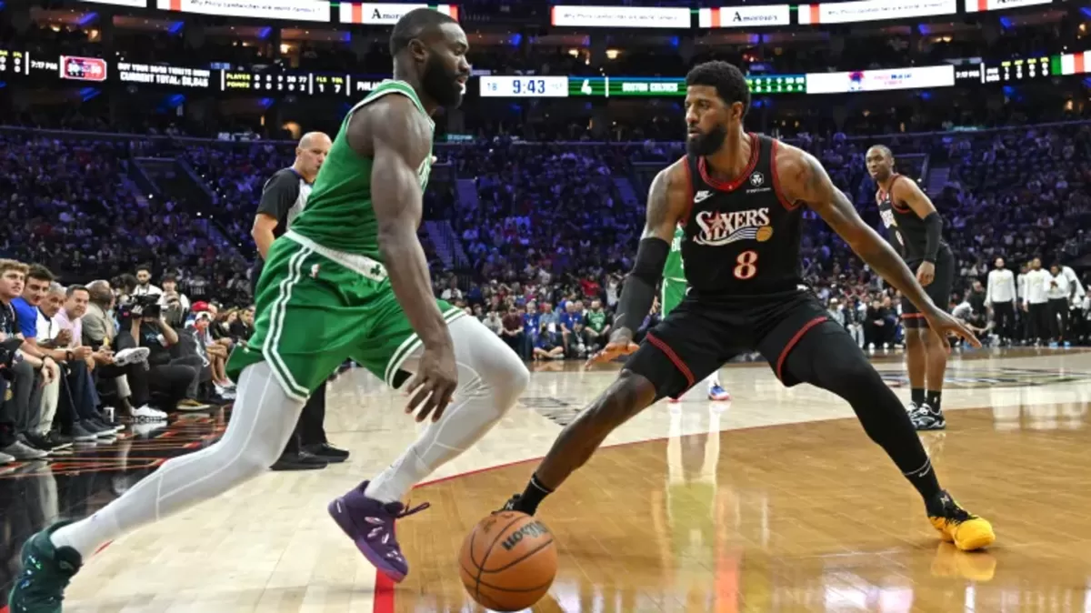Jaylen Brown dijaga oleh Paul George di Gim 5 playoff wilayah Barat.  (Imagn Image)