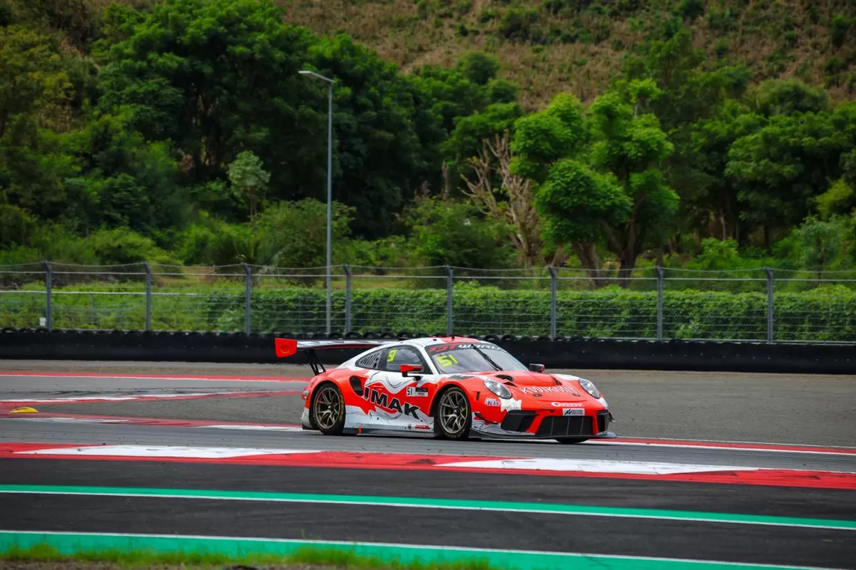 Sean Gelael memanfaatkan sesi latihan hari pertama GT World Challenge Asia, Kamis, 30 April, untuk memahami karakter lintasan sekaligus mengoptimalisasikan setelan. (GT World Challenge Asia)