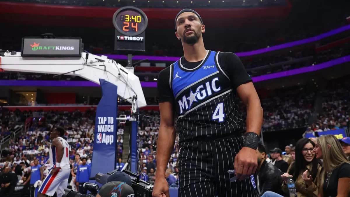 Guard Orlando Magic, Jalen Suggs, tak segan-segan menerapkan mentalitas sepak bolanya di lapangan basket. (Getty Images)