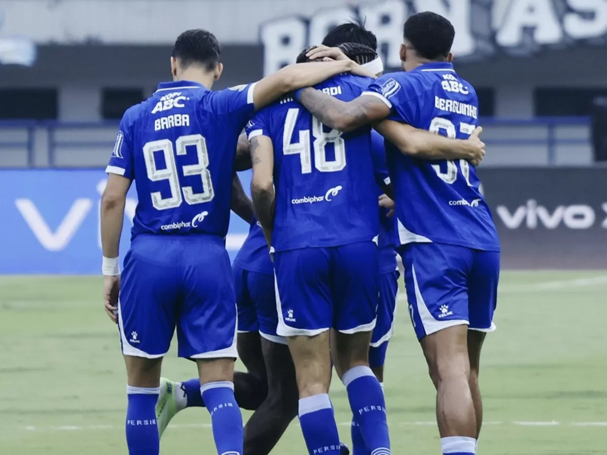 Selebrasi pemain Persib usai bobol gawang PSIM. (Persib)