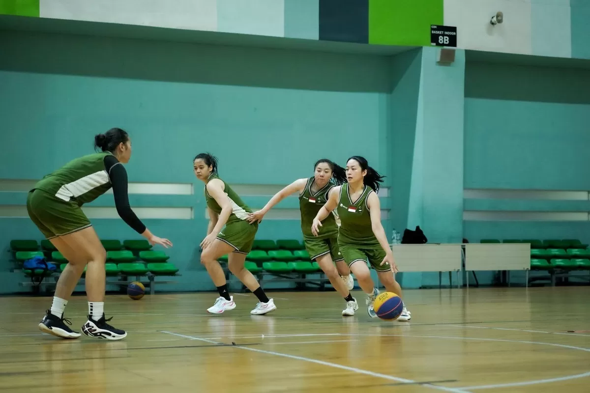 Para pemain Timnas Basket 3x3 Putri Indonesia menjalani persiapan tuk tampil di Women&rsquo;s Series Manila 2026, awal Mei ini. Turnamen ini jadi proses seleksi dan pembentukan tim terbaik. (PERBASI)