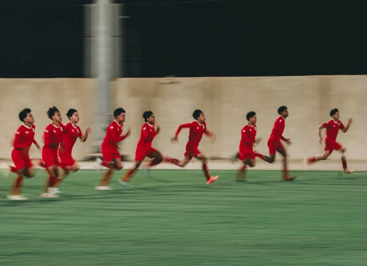 Punggawa Timnas Indonesia U-17 menjalani adaptasi waktu pertandingan Piala Asia U-17 2026 dengan berlatih pada malam hari di Jeddah, Arab Saudi, Selasa, 5 Mei 2026. (PSSI)