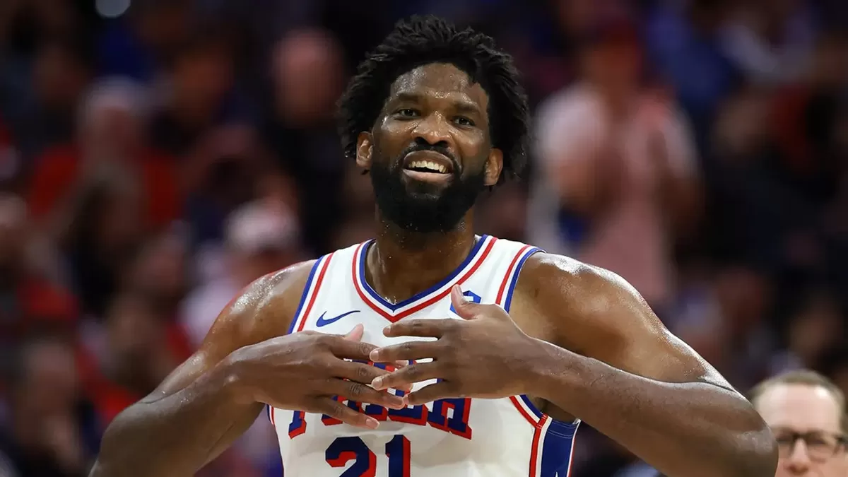 Joel Embiid dari Philadelphia 76ers. Bermain di kandang Knicks, Philadelphia harus menelan pil pahit di Gim 1 semifinal Wilayah Timur NBA 2026. (Getty Images)